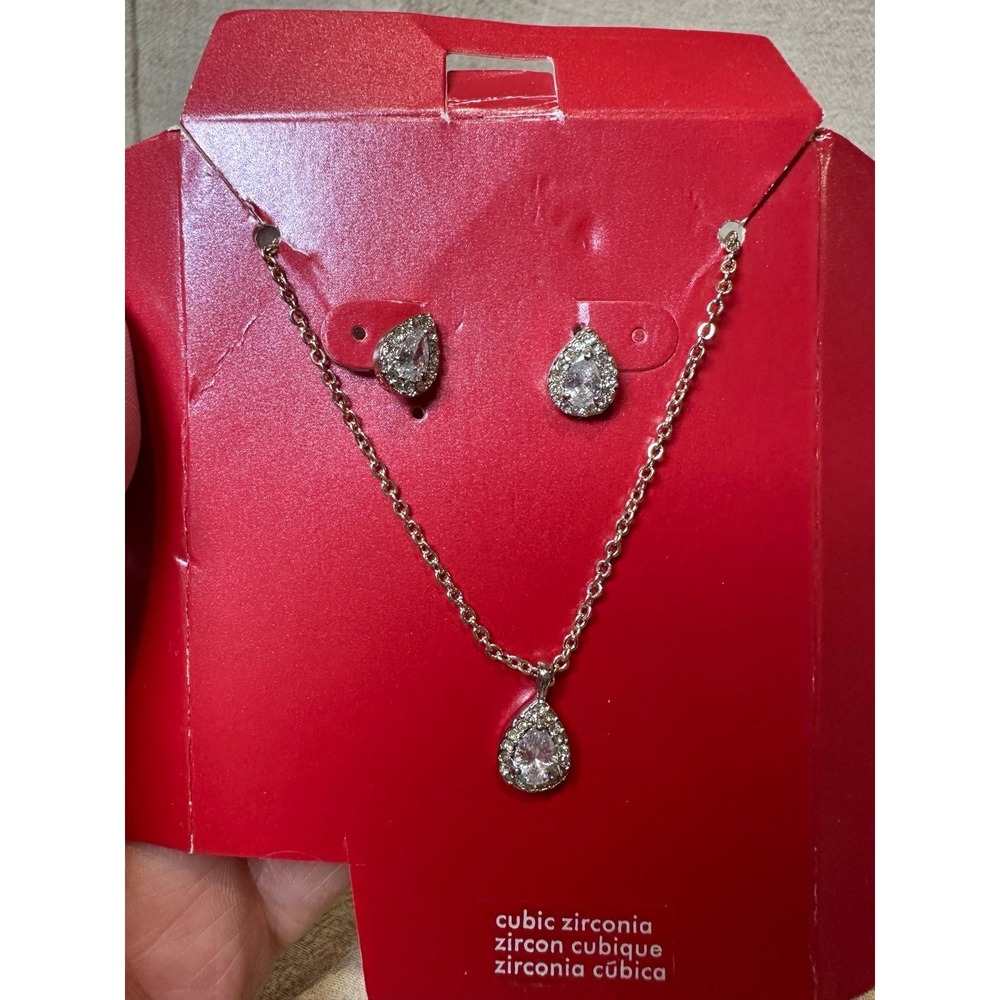 NEW Cubic Zirconia Necklace & Earrings 18"